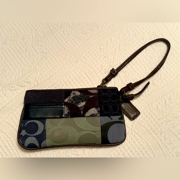 COACH wristlet, navy color, Like New! - Picture 1 of 4